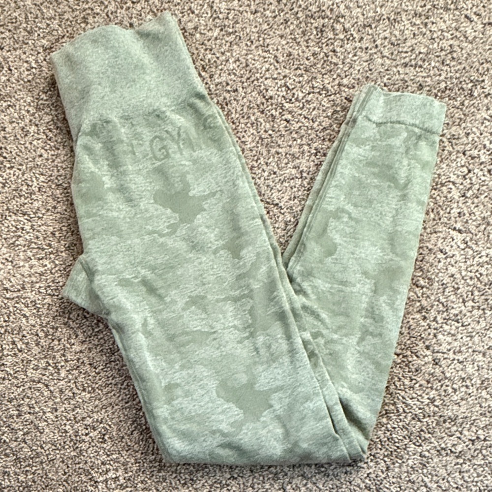 Gymshark camo leggings with synch size small